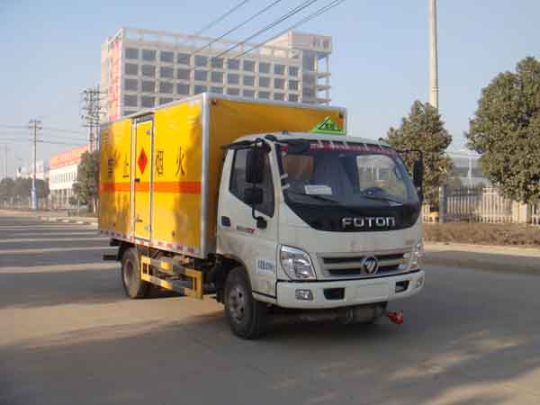 國五福田奧鈴4米4.4噸易燃液體廂式運輸車