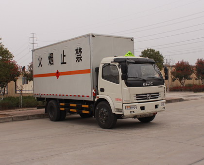 國五東風5.1米6.8噸易燃氣體廂式運輸車