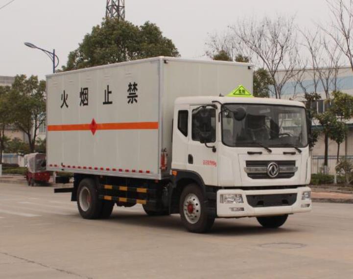國五東風6.8米9.5噸康明斯160馬力易燃氣體廂式運輸車