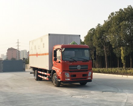 國五東風6.6米7.7噸DFH5160XRYBX1DV型易燃液體廂式運輸車