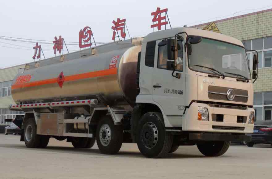 東風21方易燃液體罐式運輸車