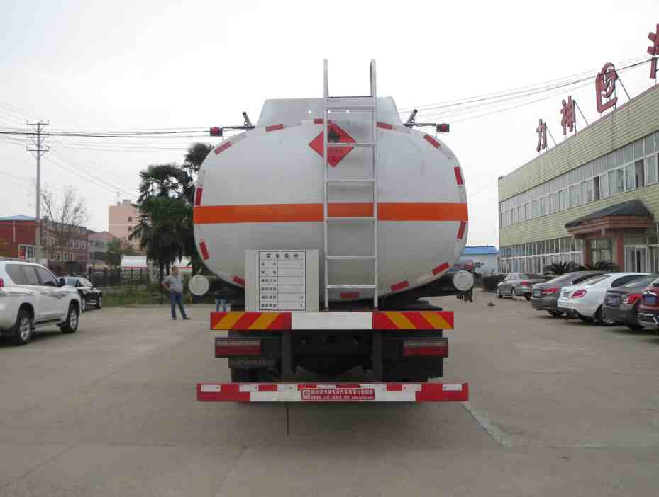 東風20方易燃液體罐式運輸車
