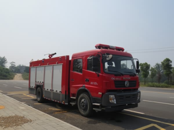 東風145泡沫消防車