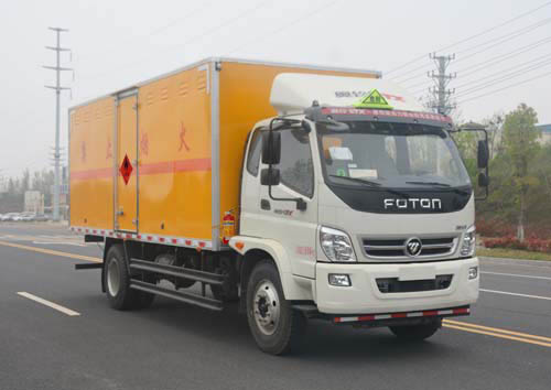 福田6.2米10吨易燃气体厢式运输车