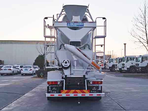 XT5310GJBT522L型混凝土搅拌运输车