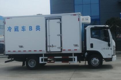 江铃货箱4.1米冷藏车