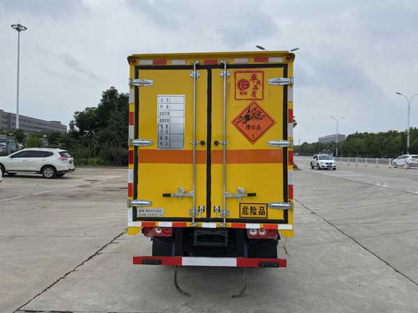 福运S80小型爆破器材运输车