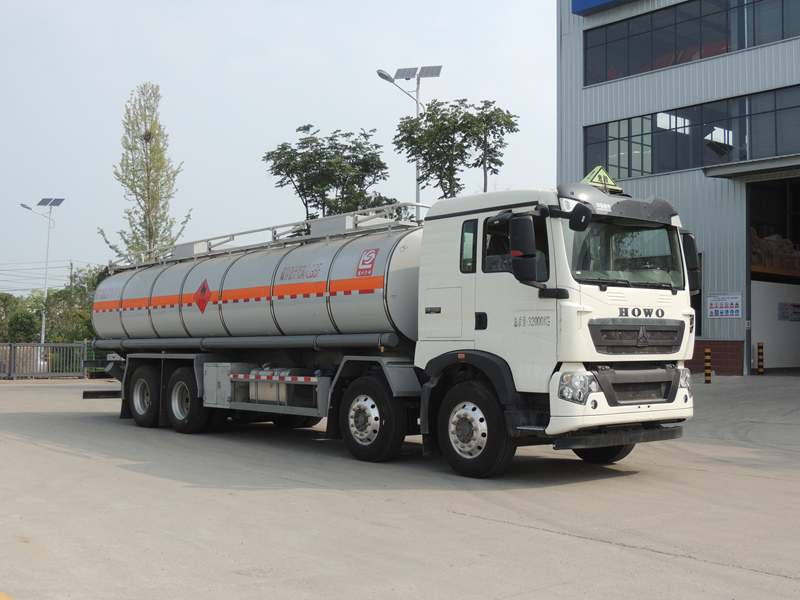 国六豪沃23.7方易燃液体罐式运输车