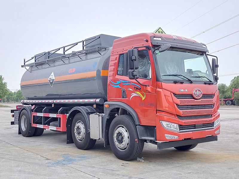 CL5263GFWC6型腐蝕性物品罐式運輸車