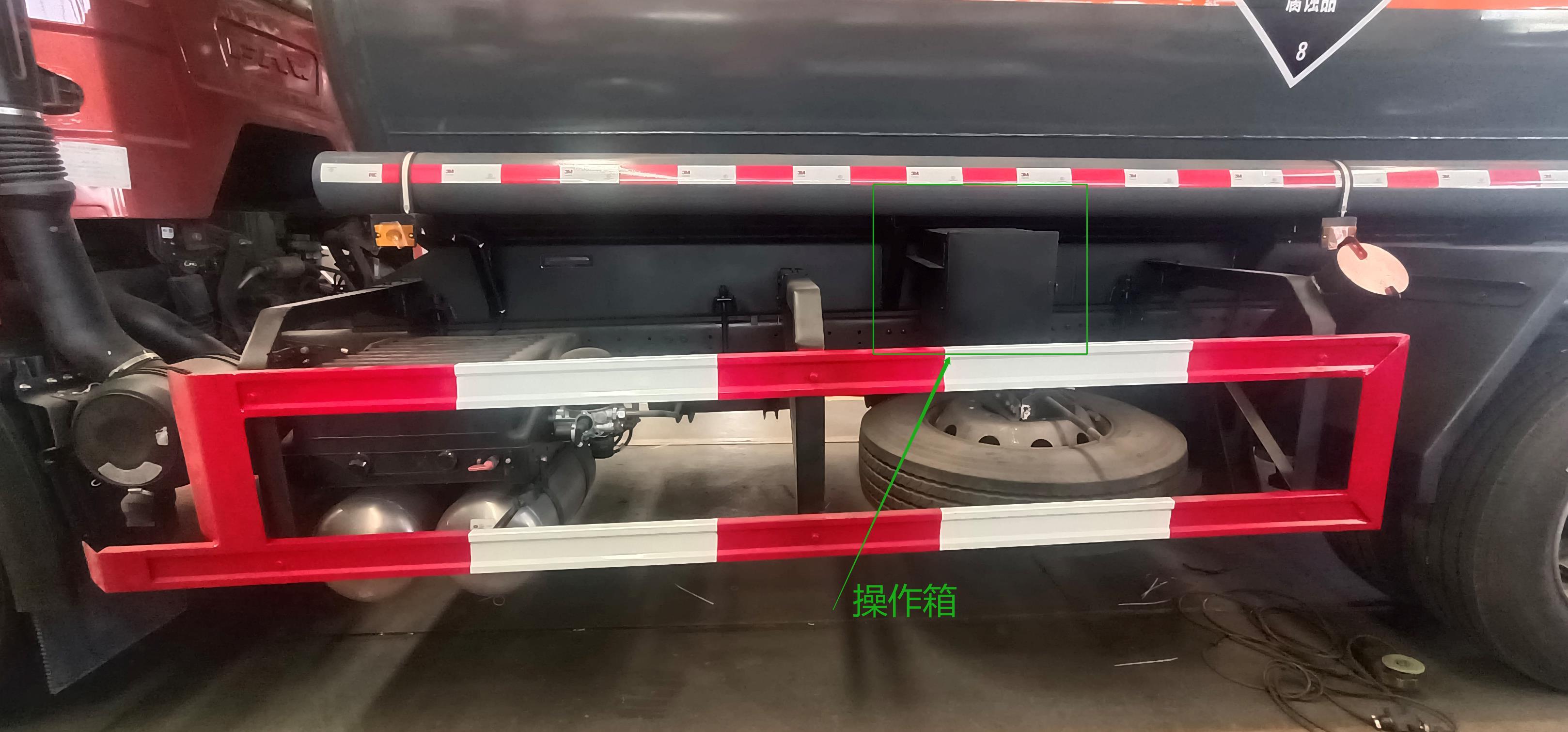 解放J6单桥腐蚀性物品罐式运输车9.4方