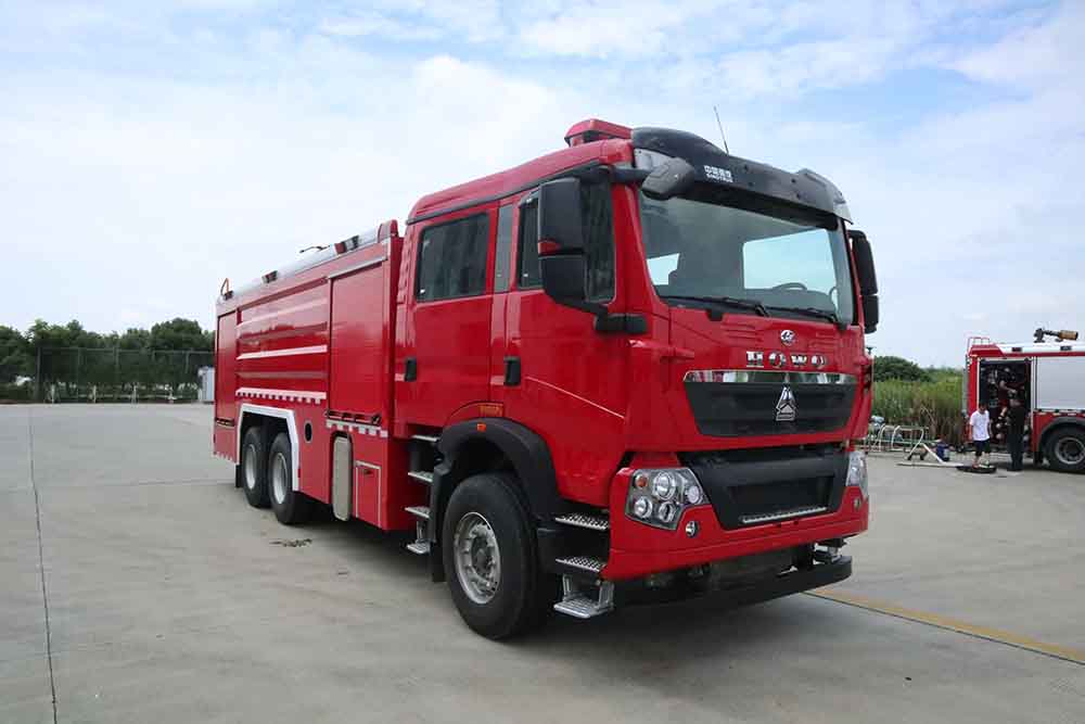 CLW5330GXFSG180/AXF型水罐消防车